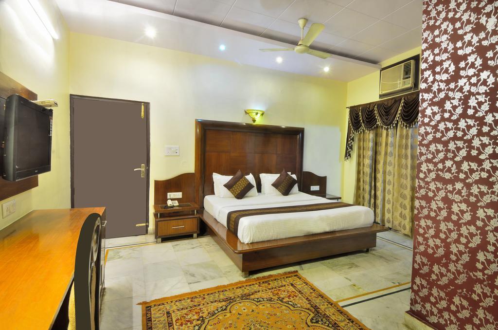 أمريتسار Hotel Roopa International المظهر الخارجي الصورة