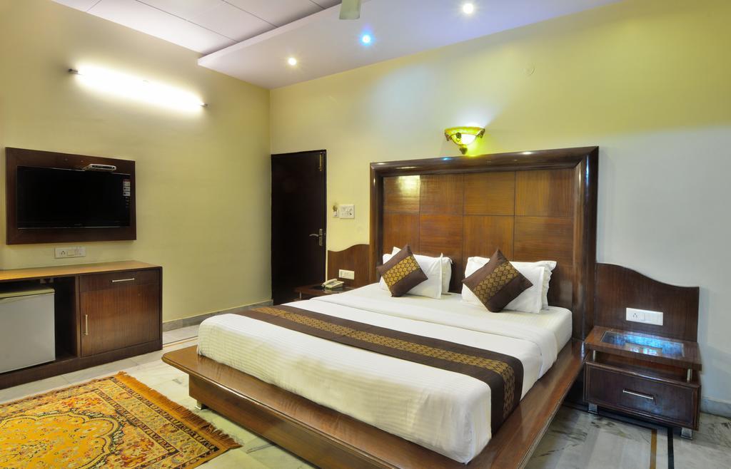أمريتسار Hotel Roopa International المظهر الخارجي الصورة