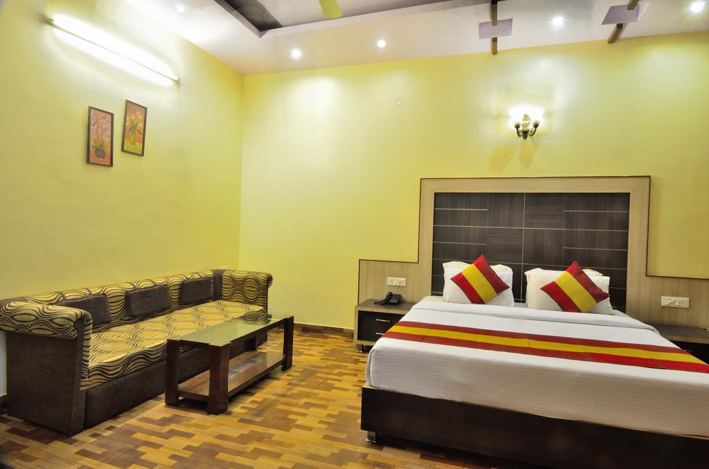 أمريتسار Hotel Roopa International المظهر الخارجي الصورة