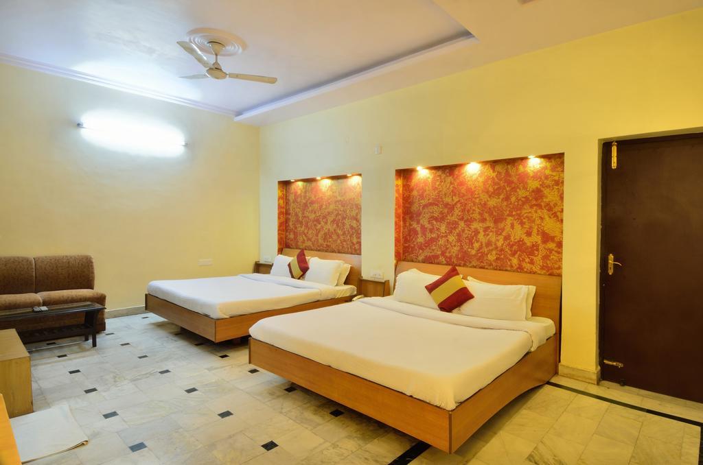 أمريتسار Hotel Roopa International المظهر الخارجي الصورة